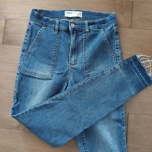 2/25$***Garage skinny jeans with pockets***